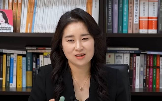 김계리 변호사가 유튜버가 됐다. [사진출처 = 김계리TV 영상 캡처]