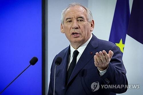 지난 15일 내년도 예산안 기조 발표한 프랑스 총리. [사진 출처 = 연합뉴스]