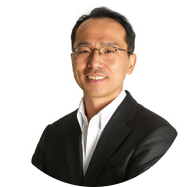 글쓴이 홍영학은 삼성물산과 Nissan US에서 데이터  분석과 최적화를 담당하였고, 마제스티골프를 거쳐 현재 프리미엄  퍼팅 훈련 도구인 웰펏, 퍼팅 분석 전문 장비 퀸틱, 가슨 퍼터 그립  등 퍼팅 전문 브랜드를 전개하고 있다. 또한 퍼팅 데이터 분석과 훈련방법에 관한 교육 전문가로도 활동하고 있다.