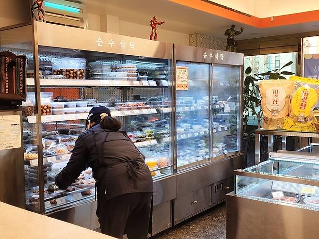 순수식탁 반찬 진열대. <부자비즈>