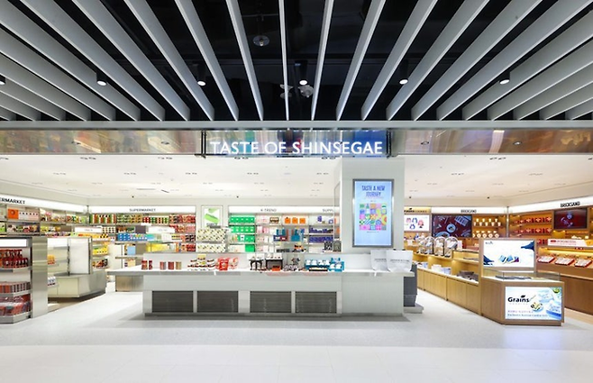 신세계면세점은 명동점 11층을 K-문화 복합 쇼핑 공간으로 전면 리뉴얼 오픈했다. 특히 이번 리뉴얼의 핵심은 K-푸드를 중심으로 한 ‘테이스트 오브 신세계’다. [사진 = 신세계면세점 제공]