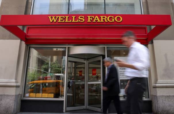 미국 투자은행 웰스파고의 한 임원이 최근 중국 입국 후 출국금지 조치로 미국으로 돌아오지 못하고 있는 것으로 파악됐다. /로이터=뉴스1
