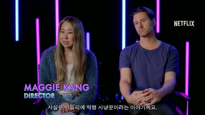 케데헌을 연출한 메기 강 감독(왼쪽)과 크리스 아펠한스 감독이 인터뷰 하고 있다.  [넷플릭스 제공]