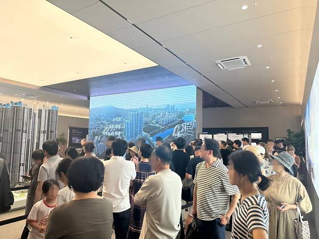 <르엘 리버파크 센텀 갤러리 내부 모습>