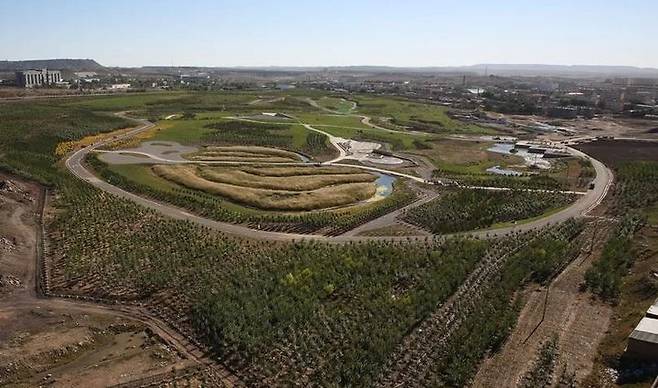 [서울=뉴시스] 중국 지질대학 연구팀이 세계 최대 희토류 광산지대에서 신종 희토류 광물을 공식 발표했다. 사진은 이 신종 희토류 광물이 발견된 중국 네이멍구자치구 바오터우시에 위치한 바이윈어보 광산. <사진출처: 바이두백과>2025.07.18