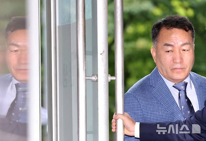 [서울=뉴시스] 조성우 기자 = 김계환 전 해병대 사령관이 지난 17일 오전 서울 서초구 순직 해병 특별검사팀 사무실로 출석하고 있다. 2025.07.17. xconfind@newsis.com