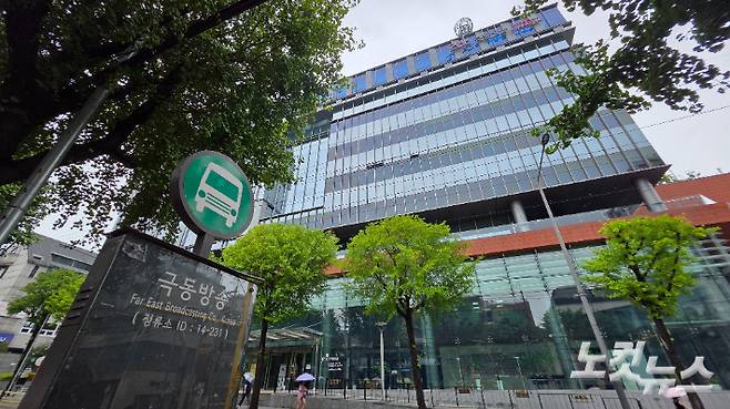 순직해병 특검팀은 18일 임성근 전 해병대 사단장 구명 로비 의혹과 관련해 극동방송 이사장 김장환 목사가 연루된 것으로 의심하고 서울 마포구 극동방송 본사에 대한 압수수색을 벌였다. 최창민 기자