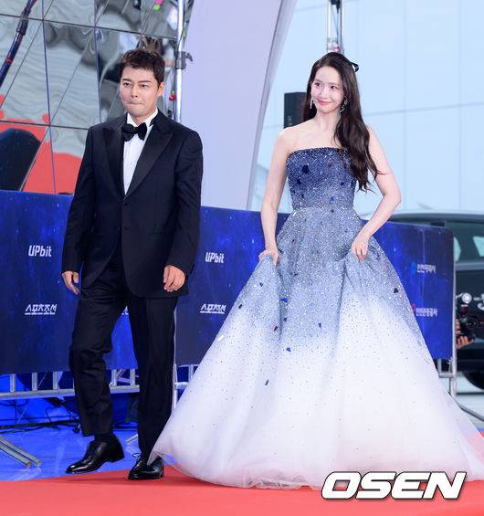 [OSEN=이대선 기자] 제4회 청룡시리즈어워즈 레드카펫 및 포토월 행사가 18일 인천 파라다이스시티에서 열렸다.