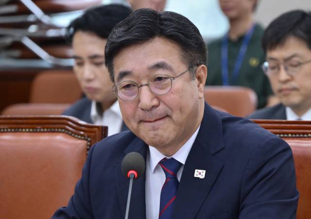 윤호중 행정안전부 장관 후보자가 18일 서울 여의도 국회에서 열린 인사청문회에서 의원들의 질의를 듣고 있다. 성형주 기자