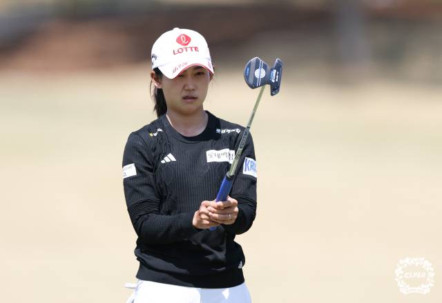 캘러웨이의 제로 토크 퍼터 모델인 Ai?ONE S2S Max 1을 사용 중인 황유민. 사진 제공=KLPGA