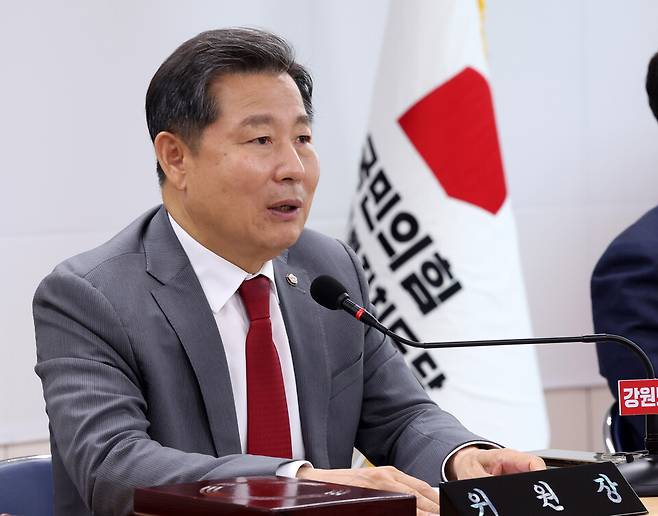 14일 강원 춘천시 국민의힘 강원특별자치도당에서 열린 운영위원회에서 신임 도당위원장으로 선출된 이철규 의원이 소감을 밝히고 있다. ⓒ연합뉴스