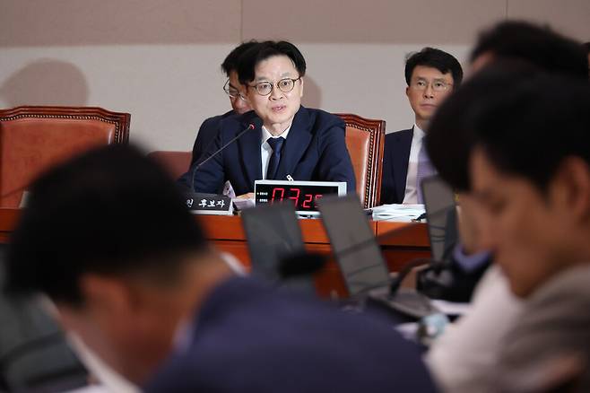 김정관 산업통상자원부 장관 후보자가 17일 국회 산업통상자원중소벤처기업위원회에서 열린 인사청문회에서 위원 질의에 답하고 있다.&nbsp;&copy;연합뉴스