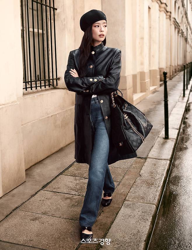 샤넬 ‘2025/26 가을-겨울 프리 컬렉션’에 참여한 제니. 샤넬 제공