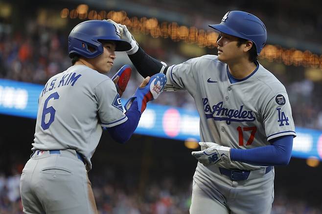 ▲ 오타니 쇼헤이와 세리머니하는 김혜성 ⓒ연합뉴스/AP