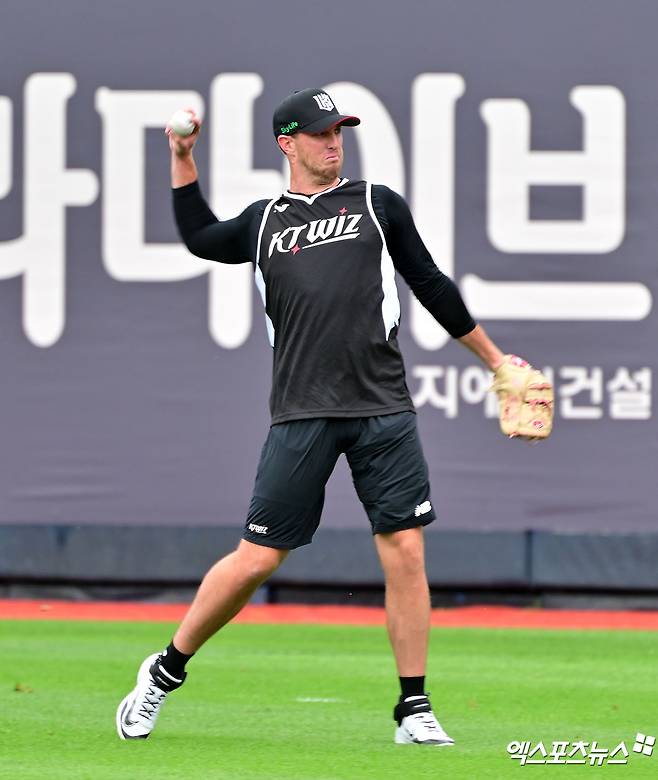 KT 위즈 새 외국인 투수 패트릭 머피가 17일 수원 KT위즈파크에서 훈련에 임하고 있다. 수원, 김한준 기자