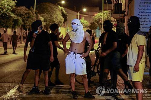 스페인 남동부 소도시 토레-파체코에서 벌어진 반이민 소요 사태 [AFP 연합뉴스 자료사진. 재판매 및 DB 금지]