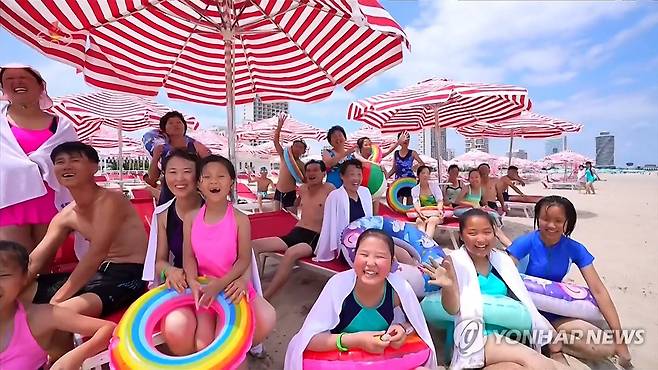 북한, 원산갈마해안관광지구 연일 흥성 (서울=연합뉴스) 북한 원산갈마해안관광지구에 전국각지에서 찾아오는 수많은 근로자들로 연일 흥성이고 있다고 조선중앙TV가 16일 보도했다. [조선중앙TV화면] 2025.7.16 
    [국내에서만 사용가능. 재배포 금지. For Use Only in the Republic of Korea. No Redistribution] nkphoto@yna.co.kr