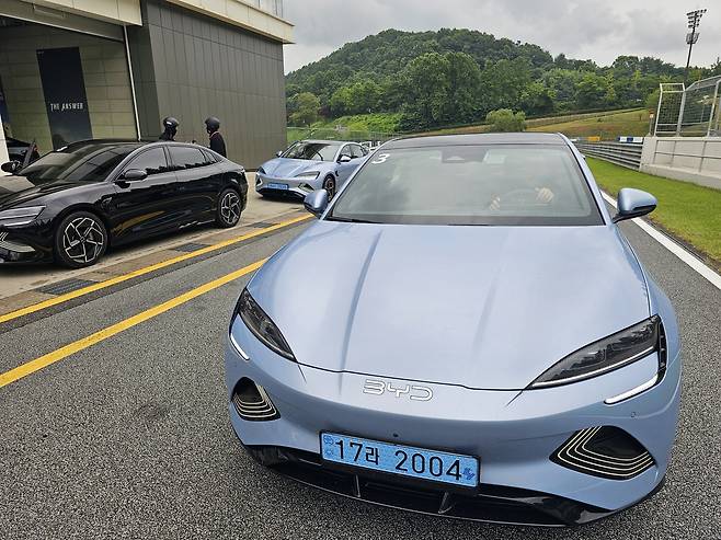 용인 스피드웨이에서 출발 대기하는 BYD 씰 [촬영 임성호]