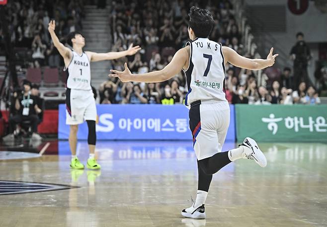 3점포 넣고 세리머니하는 유기상 [대한민국농구협회 제공. 재판매 및 DB 금지]