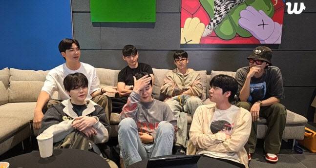 방탄소년단 완전체 라이브 모습(사진=위버스)