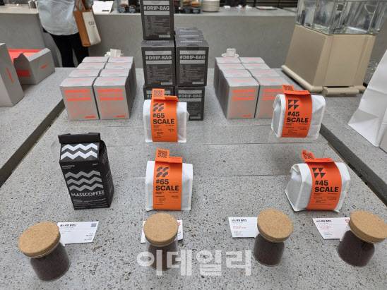 갤럭시 Z폴드7로 찍은 카페 사진(사진=윤정훈 기자)