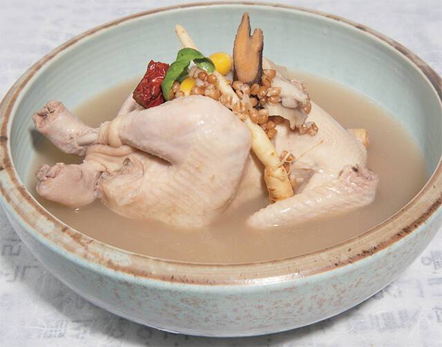 우리맛닭을 활용해 만든 아이큐삼계탕./농촌진흥청