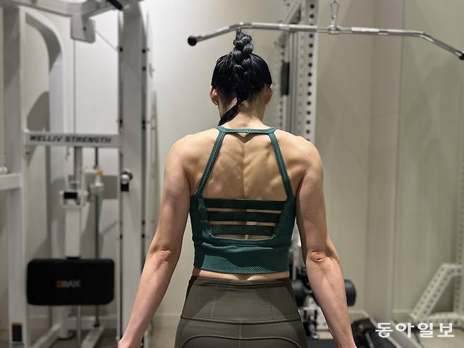 김성민 씨가 근육운동 하다 포즈를 취했다. 김성민 씨 제공.