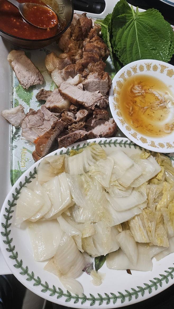 20250719_194312.jpg 수정과 수육과 꿀쌈장