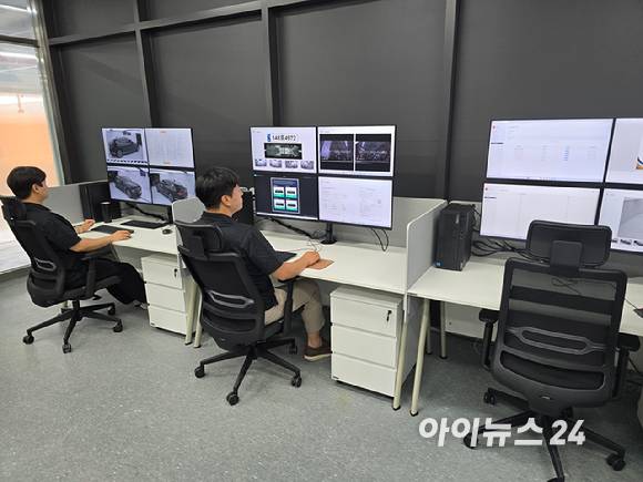 SK렌터카 오토옥션 직원이 차량의 성능검증을 진행하고 있다. [사진=김종성 기자]