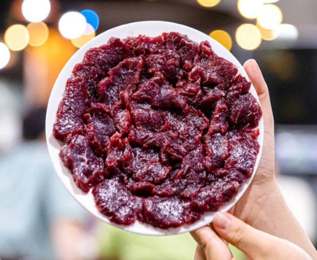 대구의 대표 향토 음식인 뭉티기는 다양한 건강 효능을 지녔다. 사진은 뭉티기. [사진=11번가]