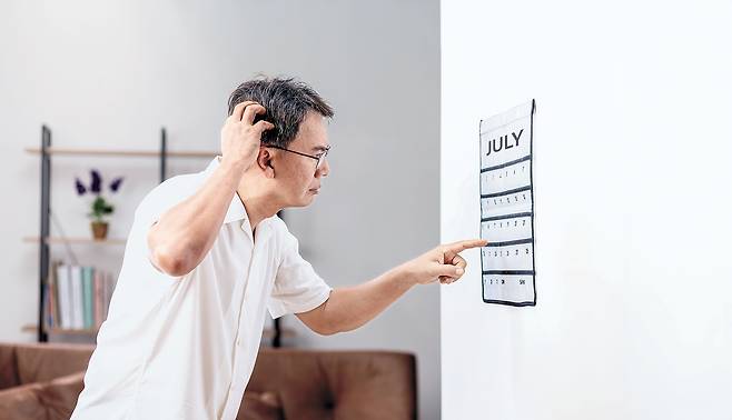 치매 예방을 위해 뇌 인지 기능이 약해지기 시작하는 경도인지장애 단계부터 적극 관리해야 한다.