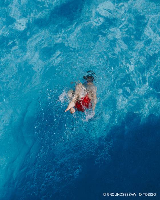 ‘물’을 통해 빛의 반사와 자유로움을 표현한 요시고의 사진. [사진 그라운드시소]