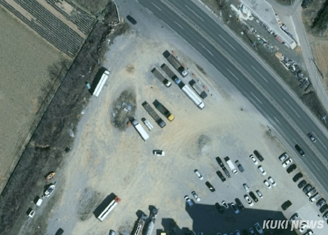 국도 32호선 당진~삽교호 방향 동진아파트 인근 곡선구간 공터가 주자창으로 사용되며 이를 이용하는 차량의 진출입으로 인해 위험요소가 높은 지역이다. 네이버 지도