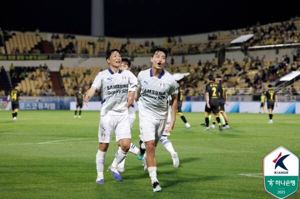 전남과의 원정경기서 수원 삼성이 4대3 신승을 거두고 3연승을 질주했다. 이날 멀티골 활약을 펼친 김지현이 득점 후 환호하고 있다.한국프로축구연맹 제공