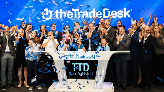 2016년 나스닥 상장을 축하하는 더 트레이드 데스크. 사진출처=나스닥