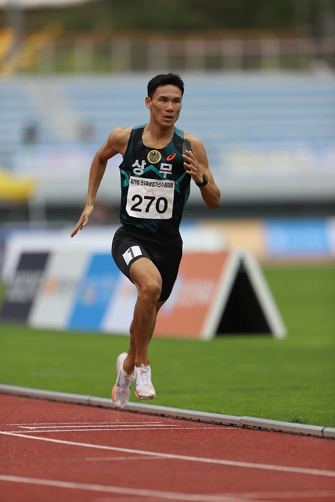 올해만 두 차례 남자 1500m 한국 신기록을 경신한 이재웅은 더욱 더 빨라지겠다는 비장한 각오를 드러냈다. 대한육상연맹