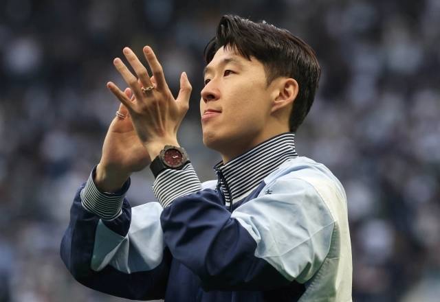 ‘TBR 풋볼’의 그레이엄 베일리 역시 “손흥민은 적절한 제안이 왔을 때 떠날 수 있다는 걸 알고 있다. 그는 토트넘의 향후 계획에 있어 핵심이 아니다. 우리는 토트넘이 (모하메드)쿠두스를 영입했다는 걸 알고 있고 위사 영입도 추진하고 있다”고 설명했다. 사진=EPA=연합뉴스