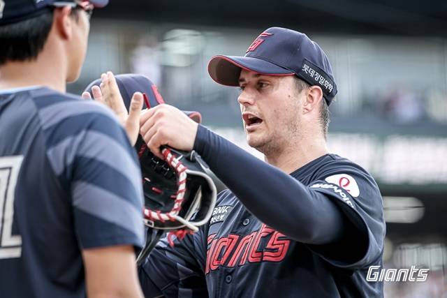 데이비슨은 19일 잠실 LG전에서 승리를 챙겼다. 사진=롯데 제공