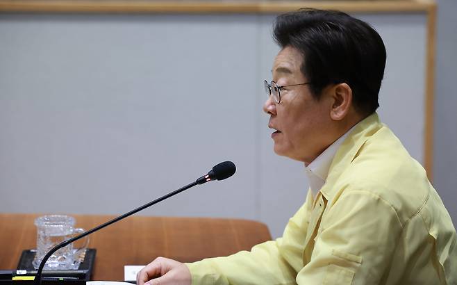 이재명 대통령이 18일 정부서울청사 중앙재난안전상황실 서울상황센터에서 집중호우 대처상황 점검회의를 주재하고 있다.[연합]