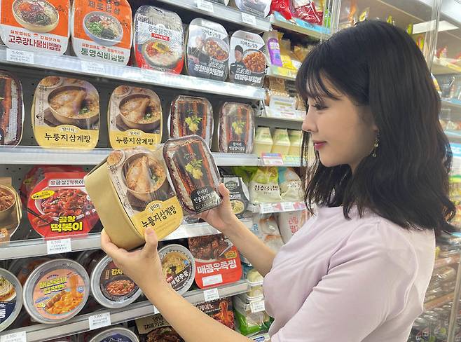 [서울=뉴시스]GS리테일은 오는 초복(20일)을 맞아 즉석 보양식 상품 라인업과 행사를 마련했다고 9일 밝혔다.(사진=GS리테일 제공) *재판매 및 DB 금지