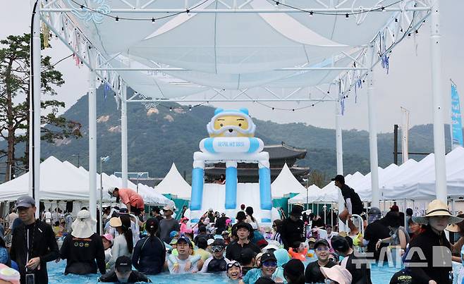 [서울=뉴시스] 배훈식 기자 = 2024 서울 썸머 비치. 2024.08.11. dahora83@newsis.com