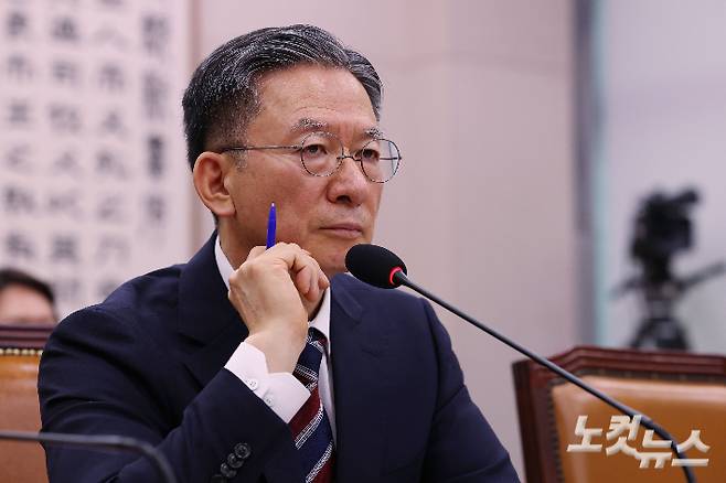 정성호 법무부 장관 후보자가 16일 오전 서울 여의도 국회 법제사법위원회에서 열린 인사청문회에 출석해 의원 질의를 듣고 있다. 류영주 기자