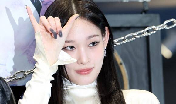 혼성 그룹 올데이프로젝트 멤버 애니가 화제를 모은 ‘회장님 들어오십니다’ 영상과 관련해 직접 입을 열었다.&nbsp;&nbsp;뉴스1