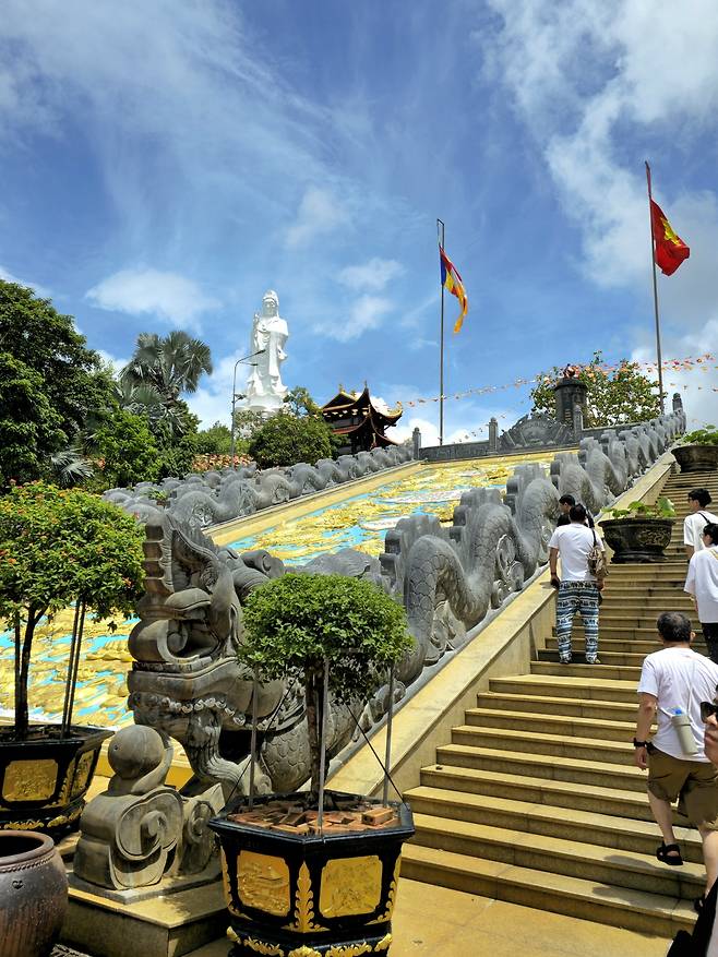 호국사 용 조각.