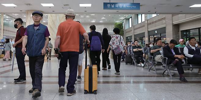 7월16일 서울아산병원에서 환자와 이용객들이 입퇴원을 기다리고 있다. ⓒ시사저널 임준선