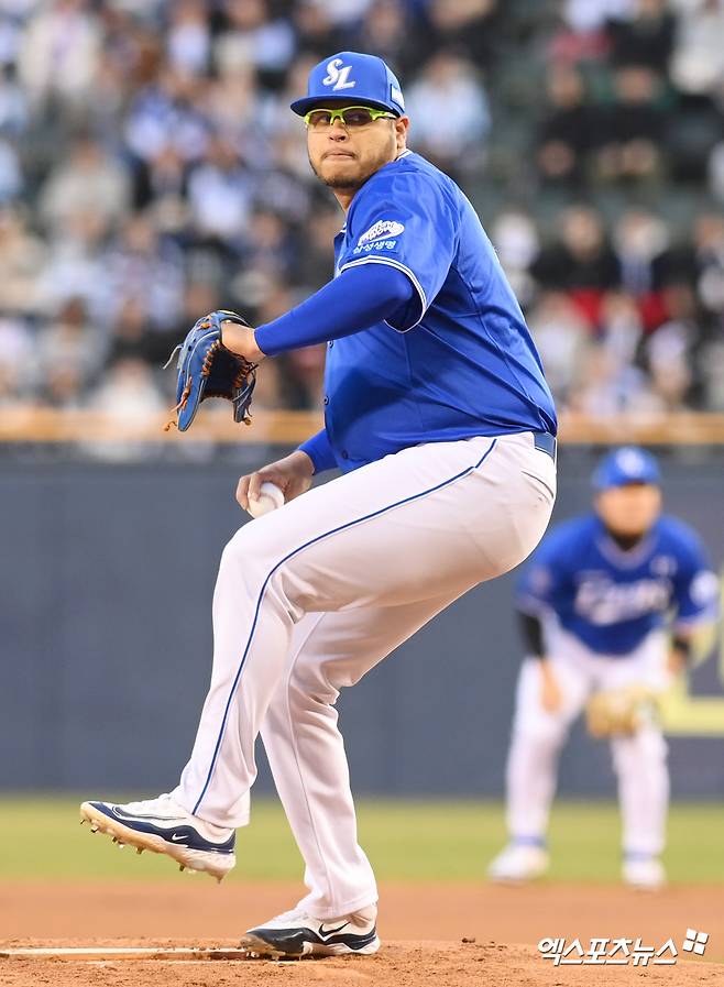 삼성 라이온즈 선발투수 아리엘 후라도가 올해 정규시즌 경기에 등판해 투구하고 있다. 엑스포츠뉴스 DB