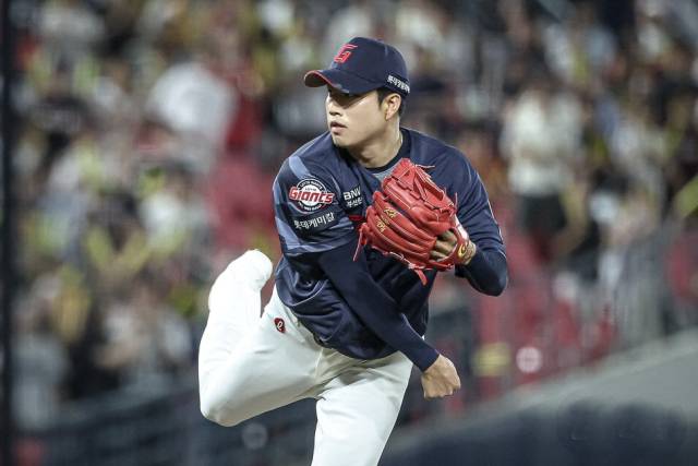 김강현이 지난 4일 KIA 타이거즈전에 등판한 모습. 롯데 자이언츠 제공