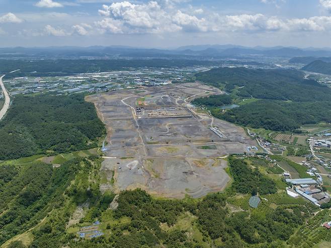 경북 영천하이테크파크지구에 글로벌 기업들의 투자 러시가 이어지고 있다. 하늘에서 내려다 본 영천지구 전경. <DGFEZ 제공>