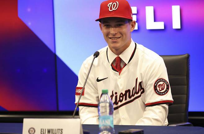 (2025 메이저리그 신인드래프트 1라운드에서 전체 1번으로 워싱턴의 지명을 받은 유격수 엘리 윌리츠)