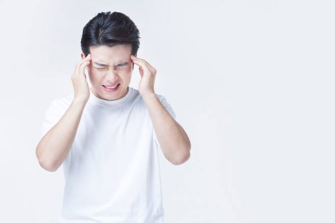 두통이 있을 때 먹고 마시면 좋은 음료와 식품이 있다. 비타민B2나 마그네슘 등 영양소가 풍부한 음식들이다. [사진=클립아트코리아]